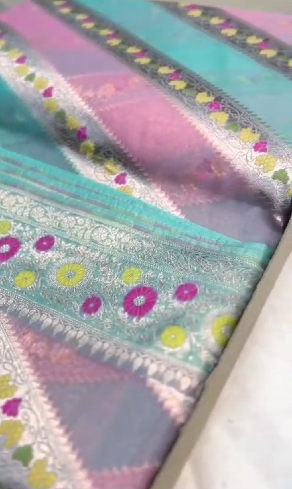 Havgrøn Banarasi Håndvæv Kora Organza Silk Meenakari Saree