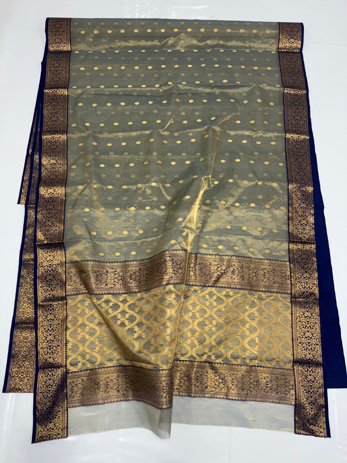Dual Tone Grå Chanderi Håndvævet Katan Tissue Silke Saree