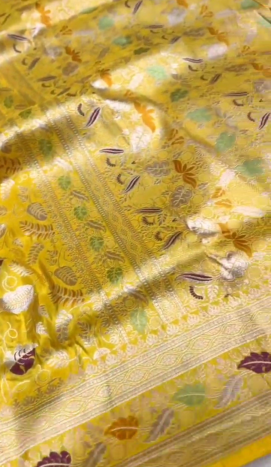Gurkemeje Gul Banarasi Håndvæv Katan Silk Meenakari Saree