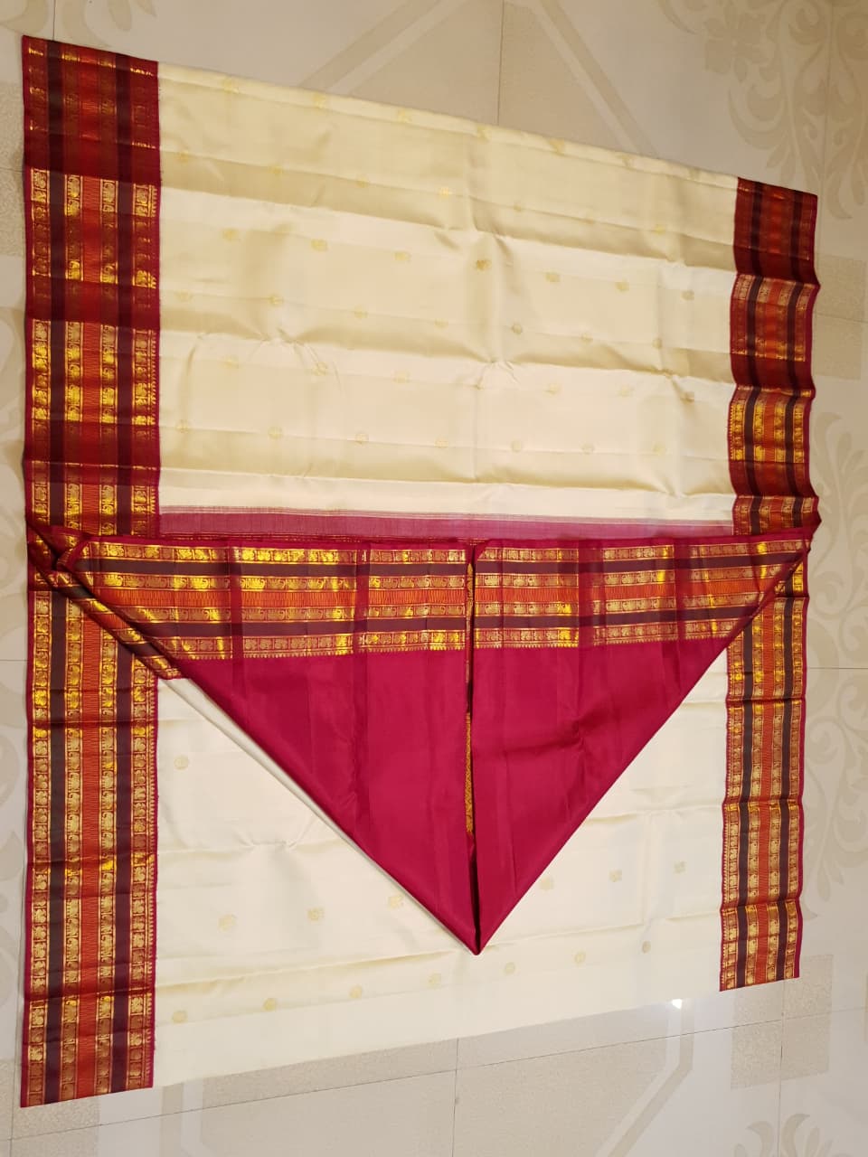 Cream Kanchipuram Handloom 2G Gold Korvai Silk Saree