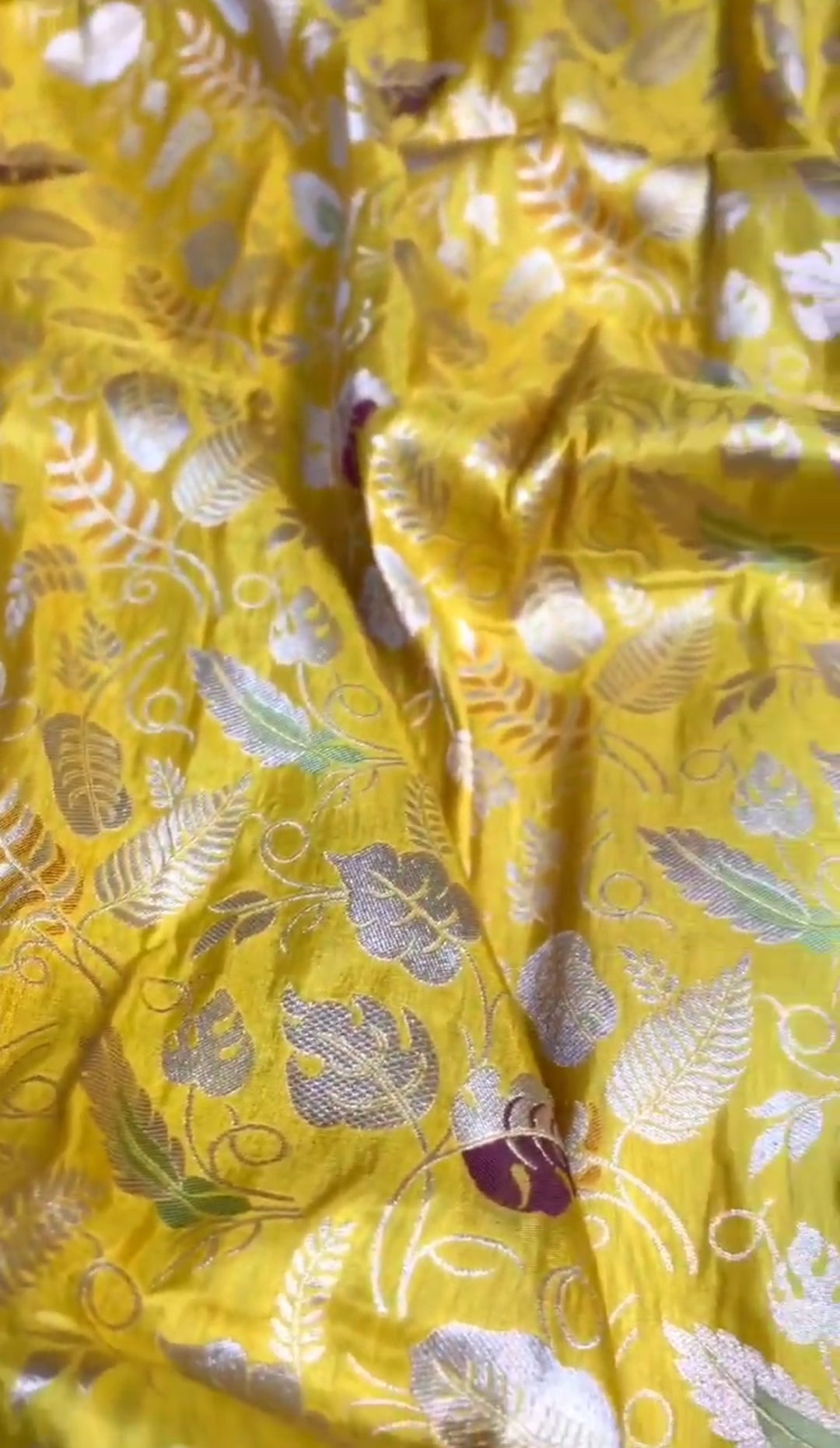 Gurkemeje Gul Banarasi Håndvæv Katan Silk Meenakari Saree