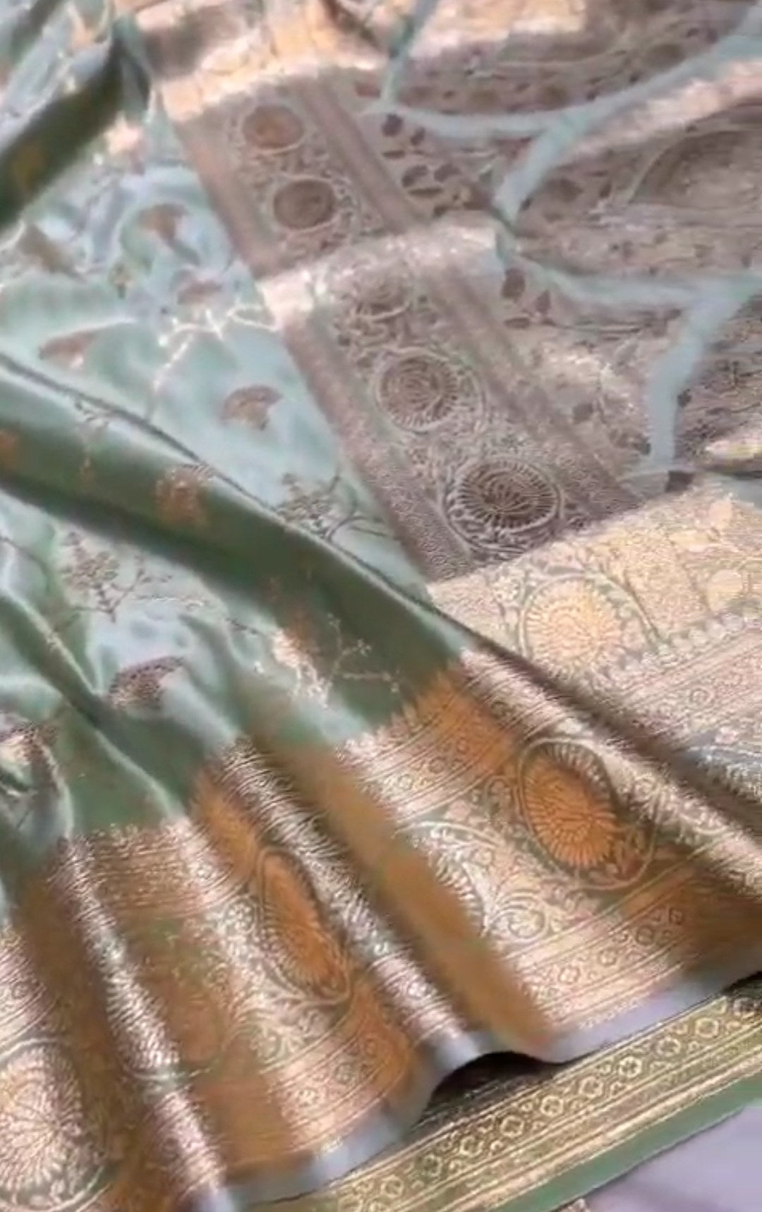 Pastelgrøn Banarasi Satin Katan Silkesaree
