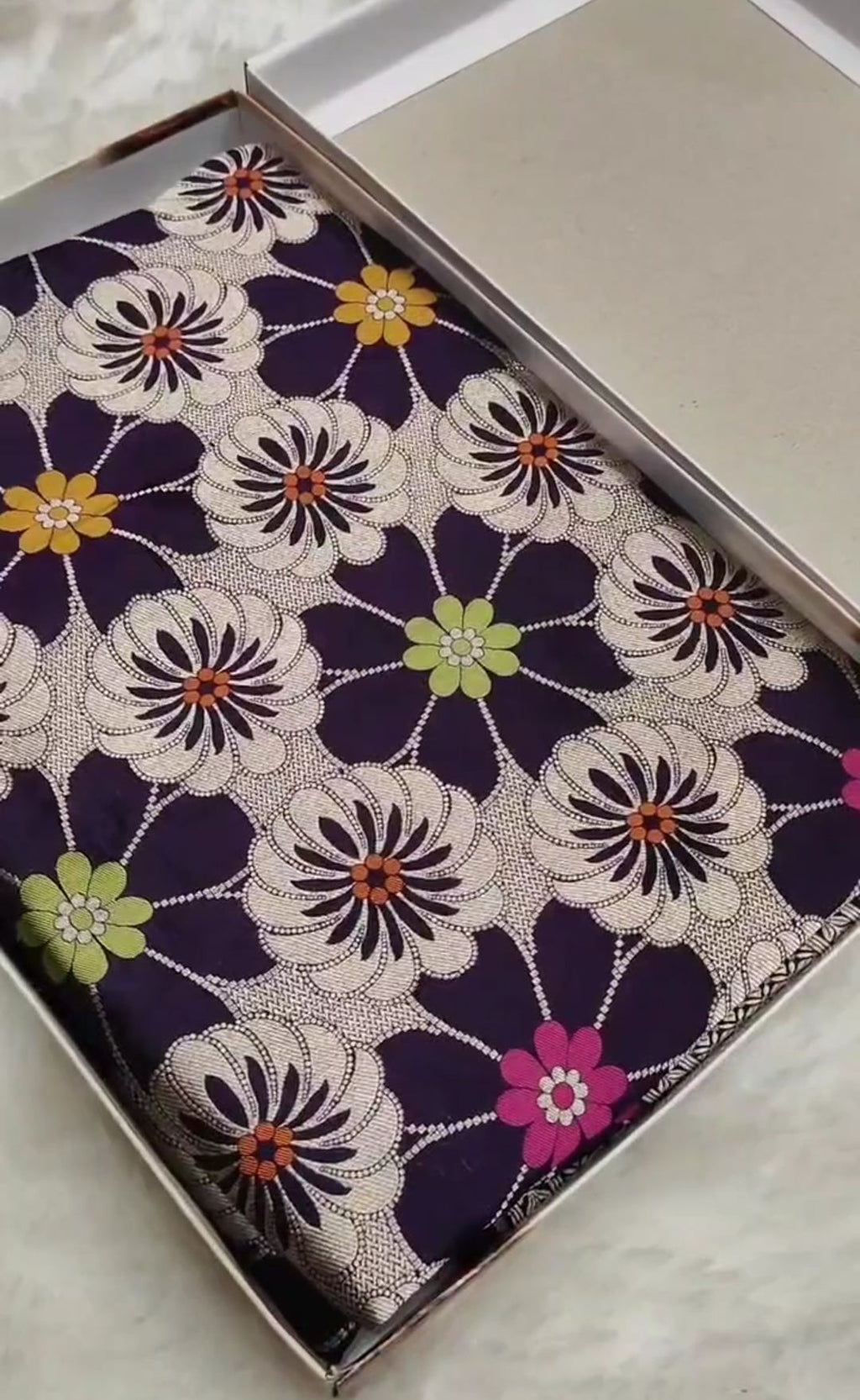 Lilla Banarasi Håndvæv Katan Silk Meenakari Saree
