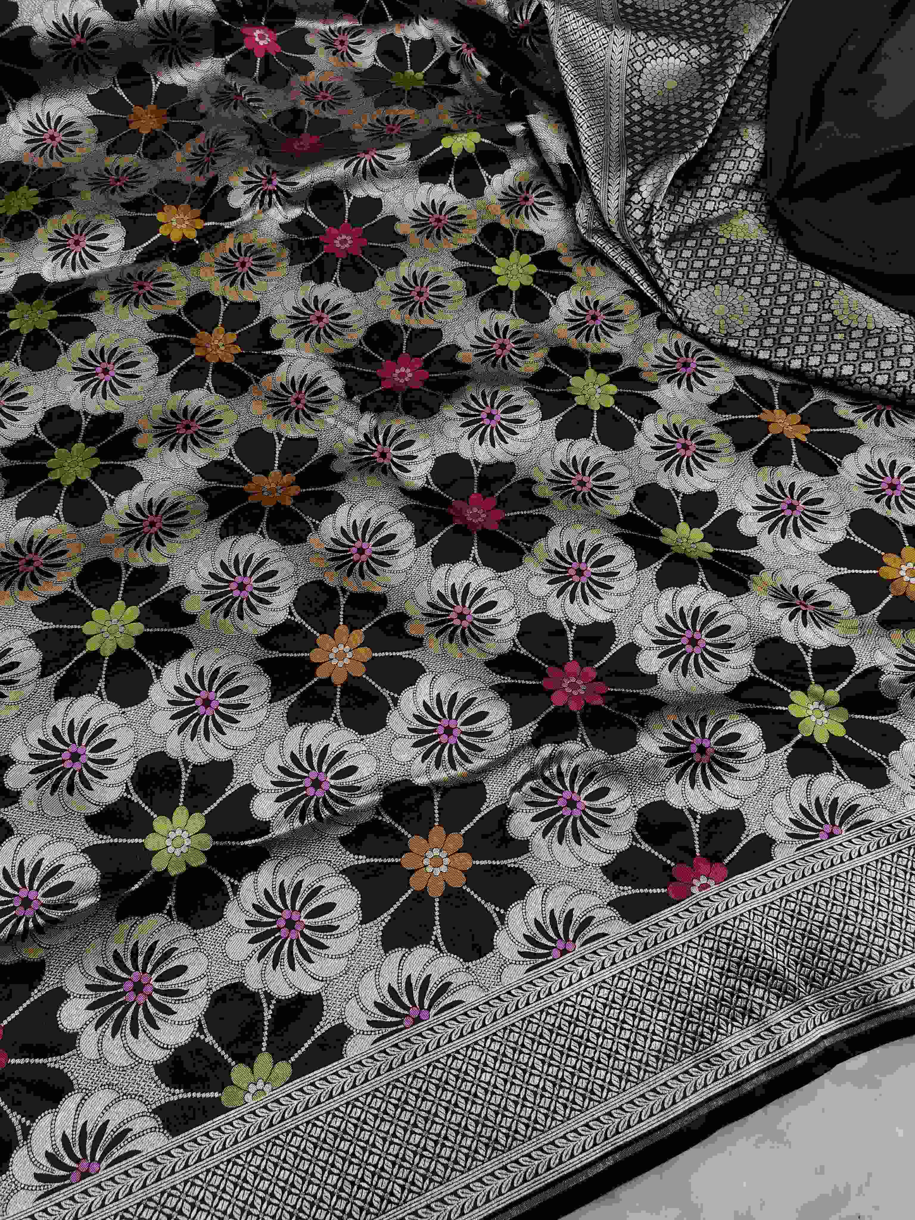 Sort Banarasi Håndvæv Katan Silk Meenakari Saree