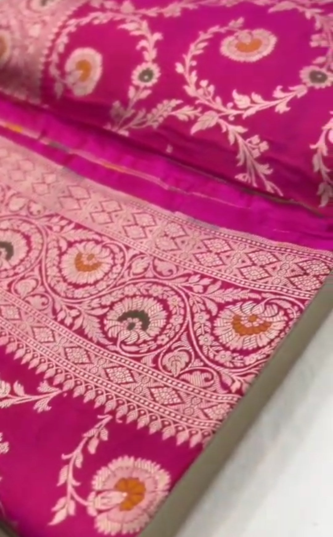 Mørk Pink Banarasi Håndvæv Katan Silk Meenakari Saree