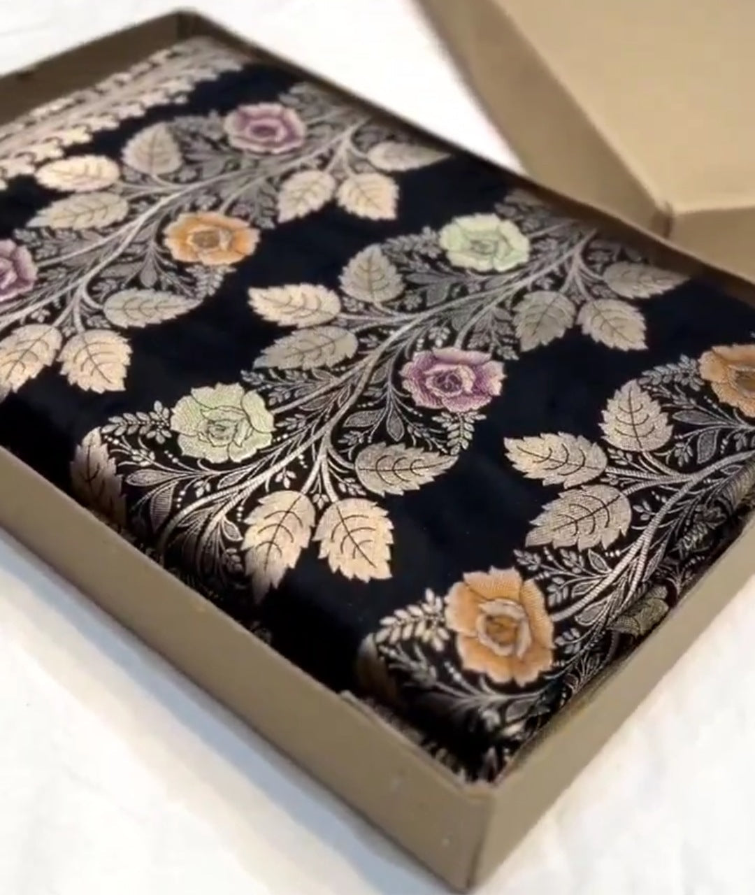 Dual Tone Black Banarasi Håndvæv Katan Silk Meenakari Saree