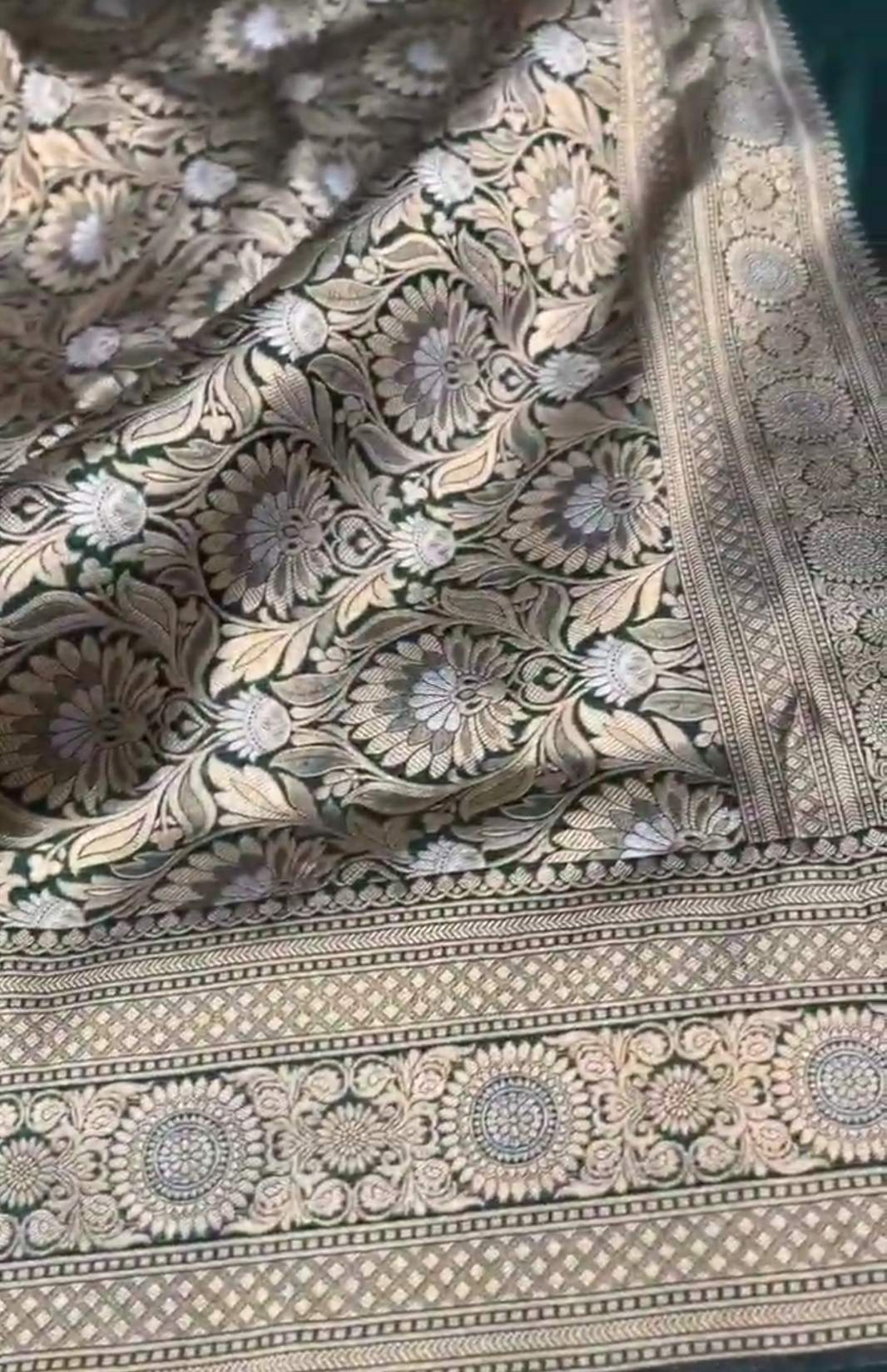 Dual Tone Bottle Green Banarasi Handloom Katan Silk Sona Rupa Saree