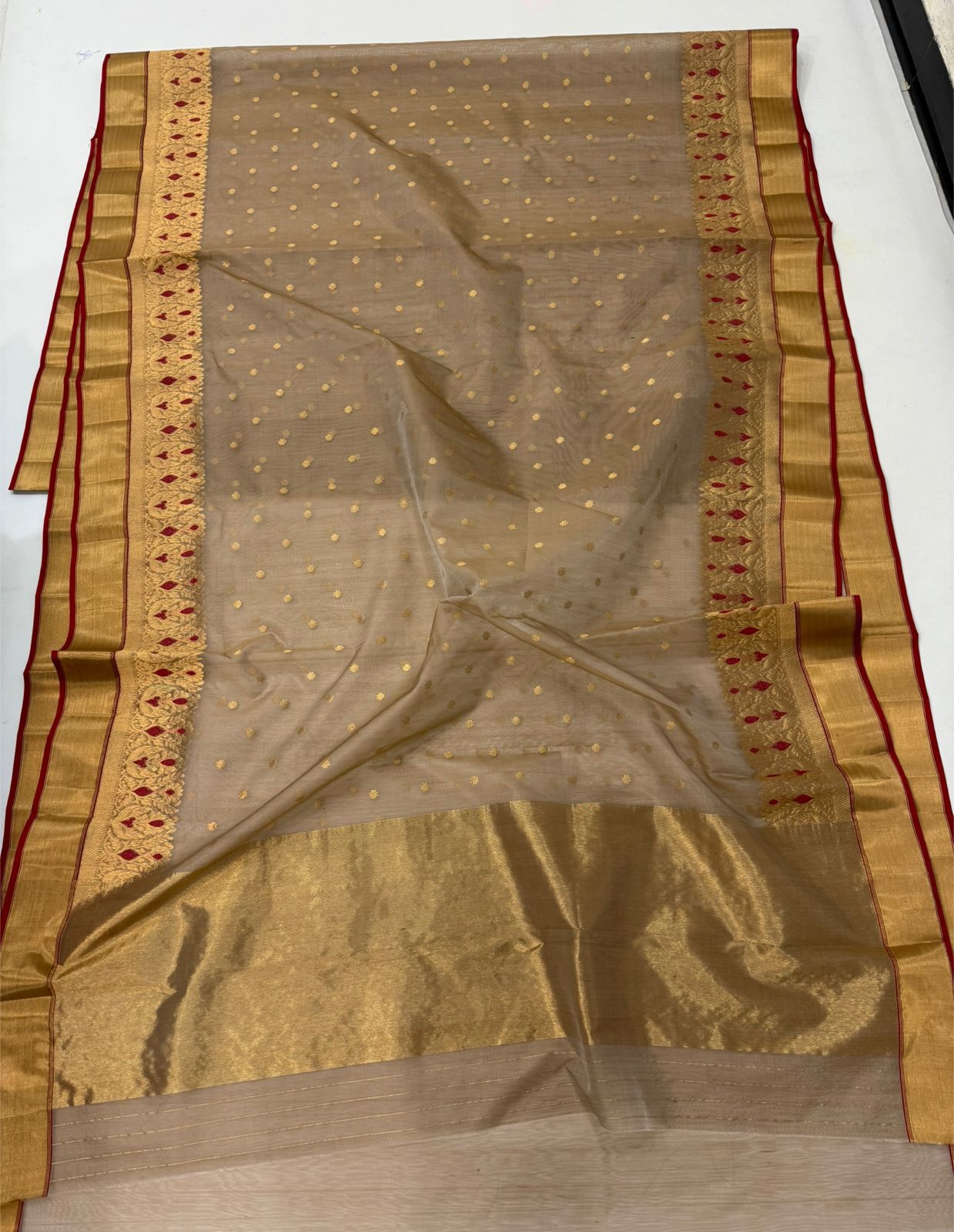 Beige Chanderi Håndvæv Katan Silk Meenakari Håndværk Saree