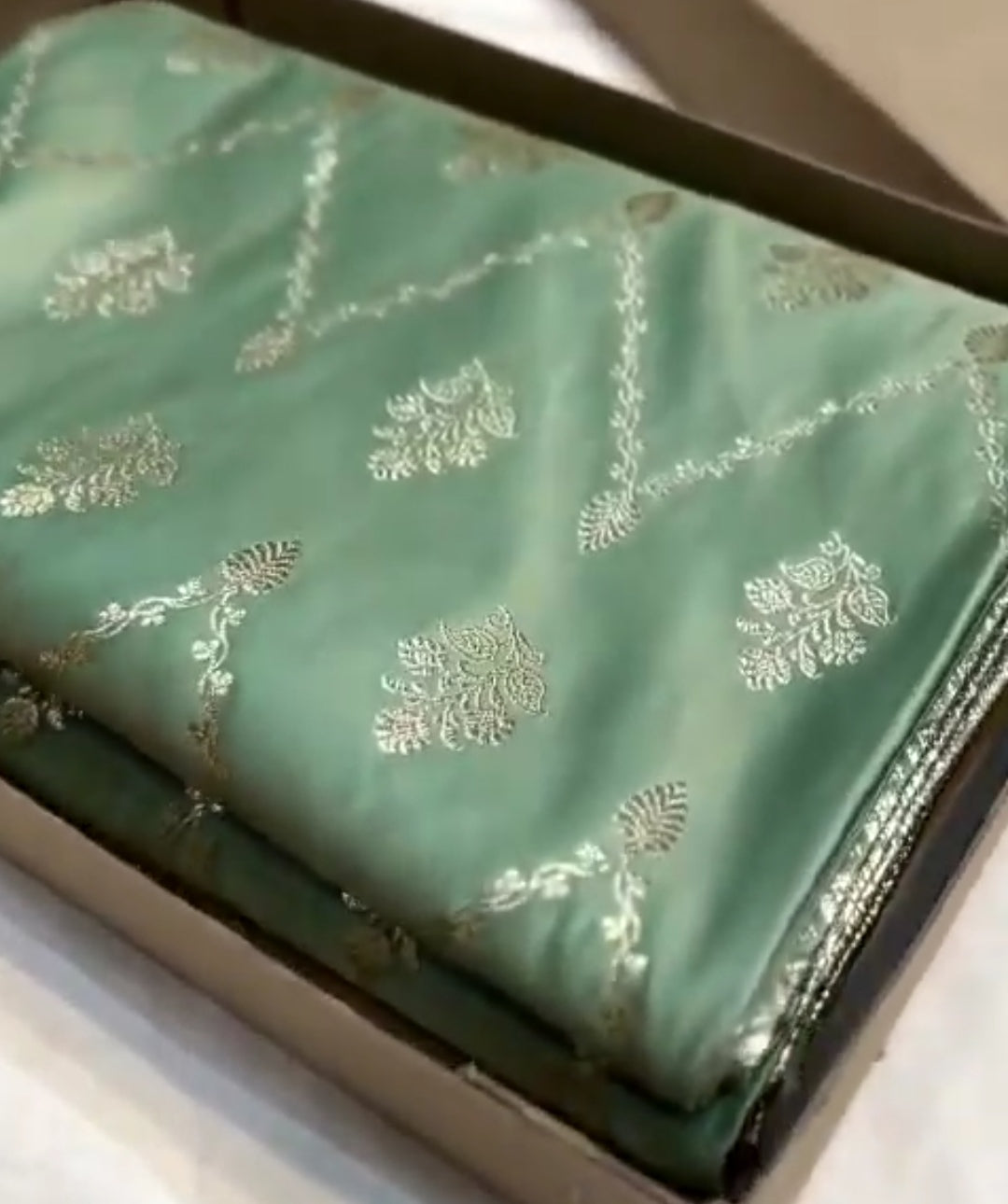 Puddergrøn Banarasi Satin Katan Silkesaree