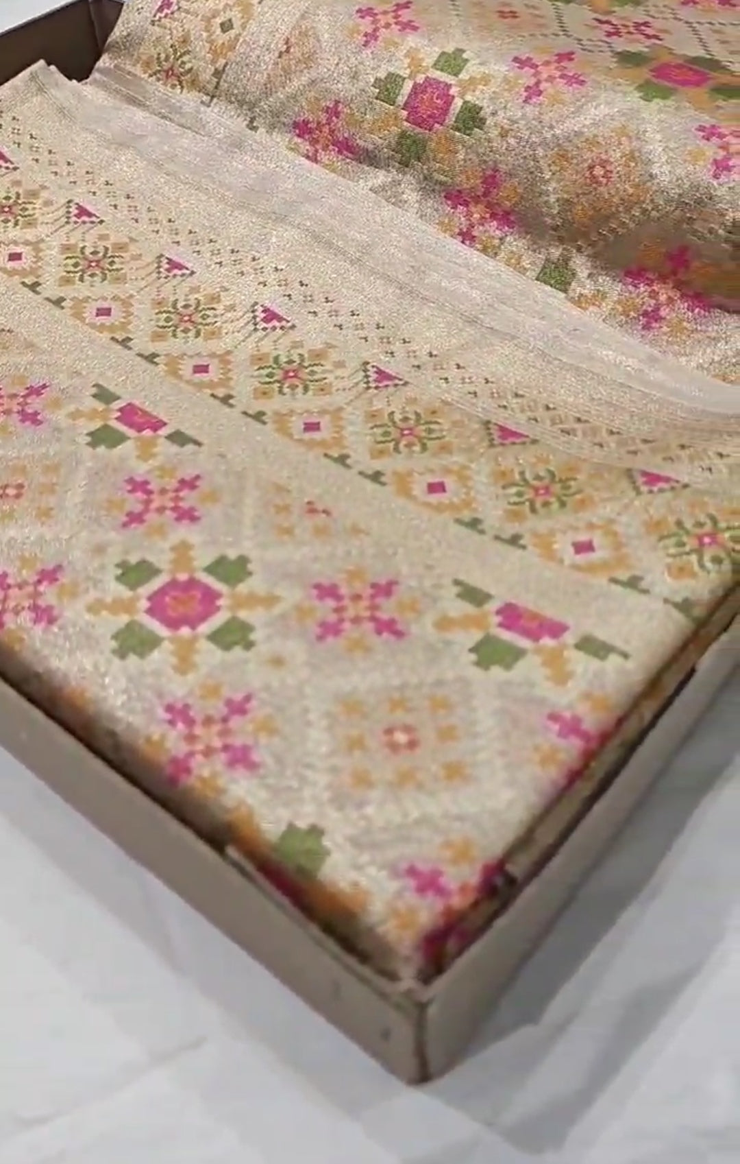 Creme Banarasi Soft Tissue Silke Meenakari Saree