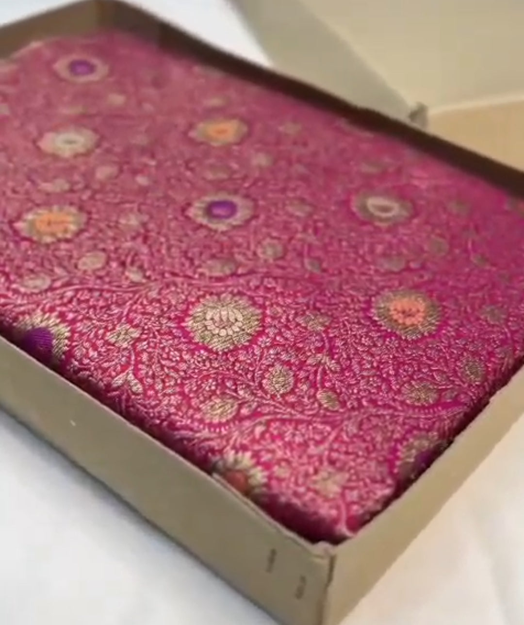 Mørk Pink Banarasi Håndvæv Katan Silk Meenakari Saree