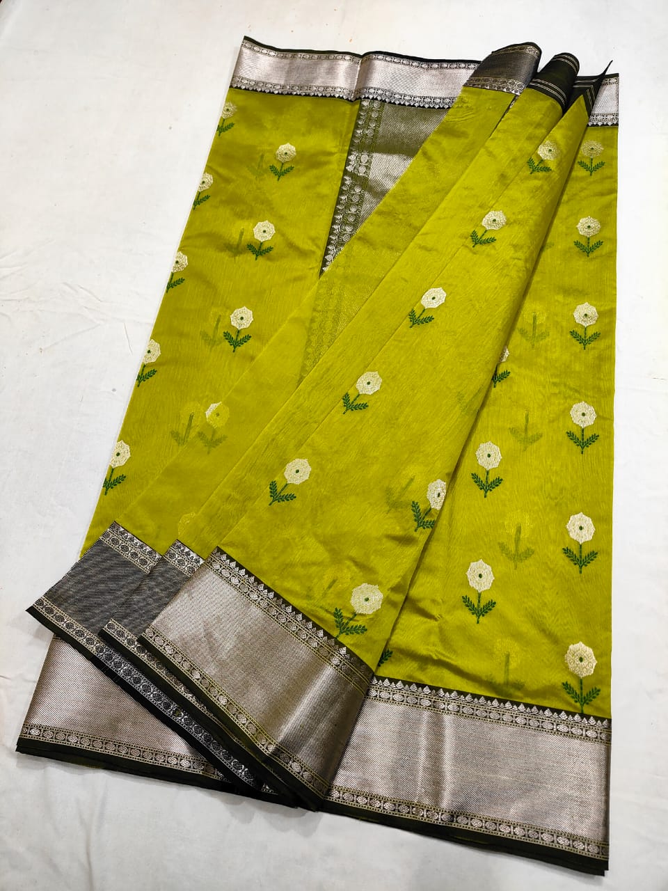 Mehandi Green Chanderi Handloom Pattu Silk Meenakari Nakshi Saree
