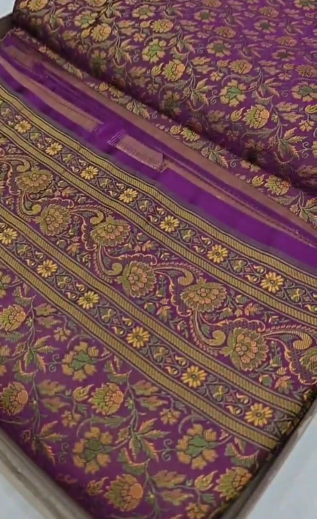 Magenta Banarasi Semi Katan Silk Tanchoi Brocade Saree