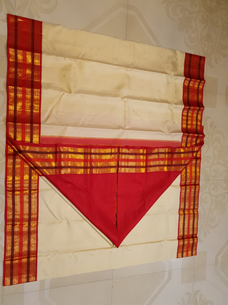 Cream Kanchipuram Handloom 2G Gold Korvai Silk Saree