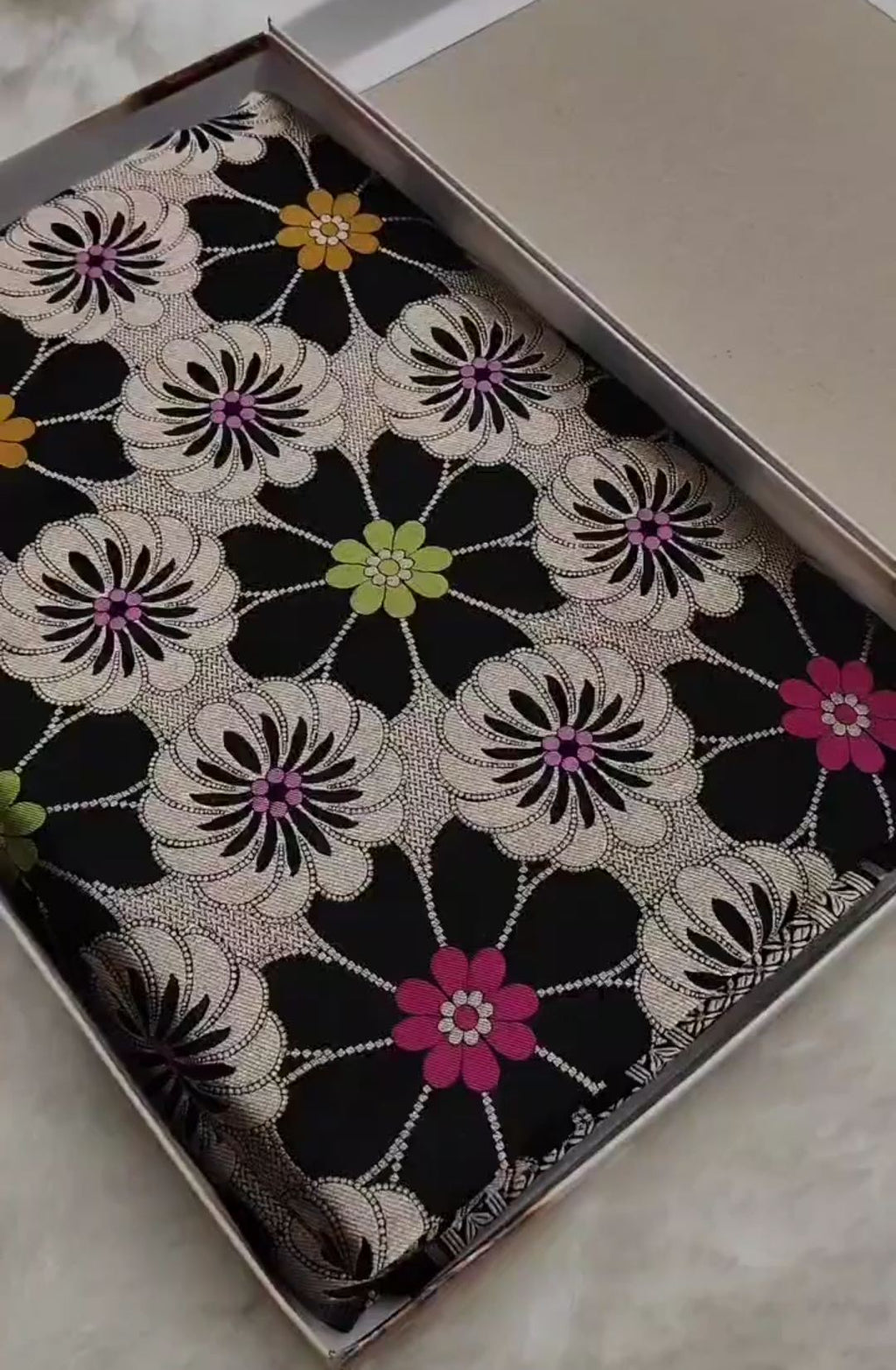 Sort Banarasi Håndvæv Katan Silk Meenakari Saree