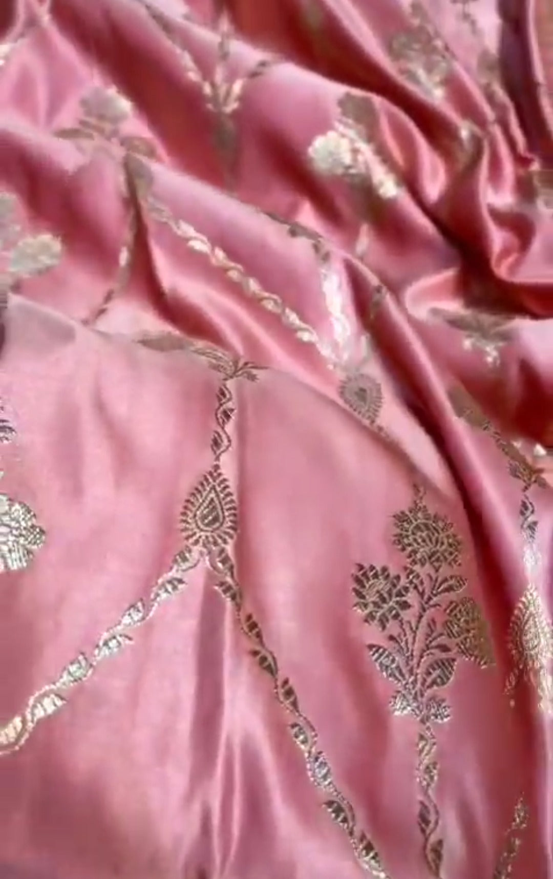 Ferskenfarvet Banarasi Satin Katan Silkesaree