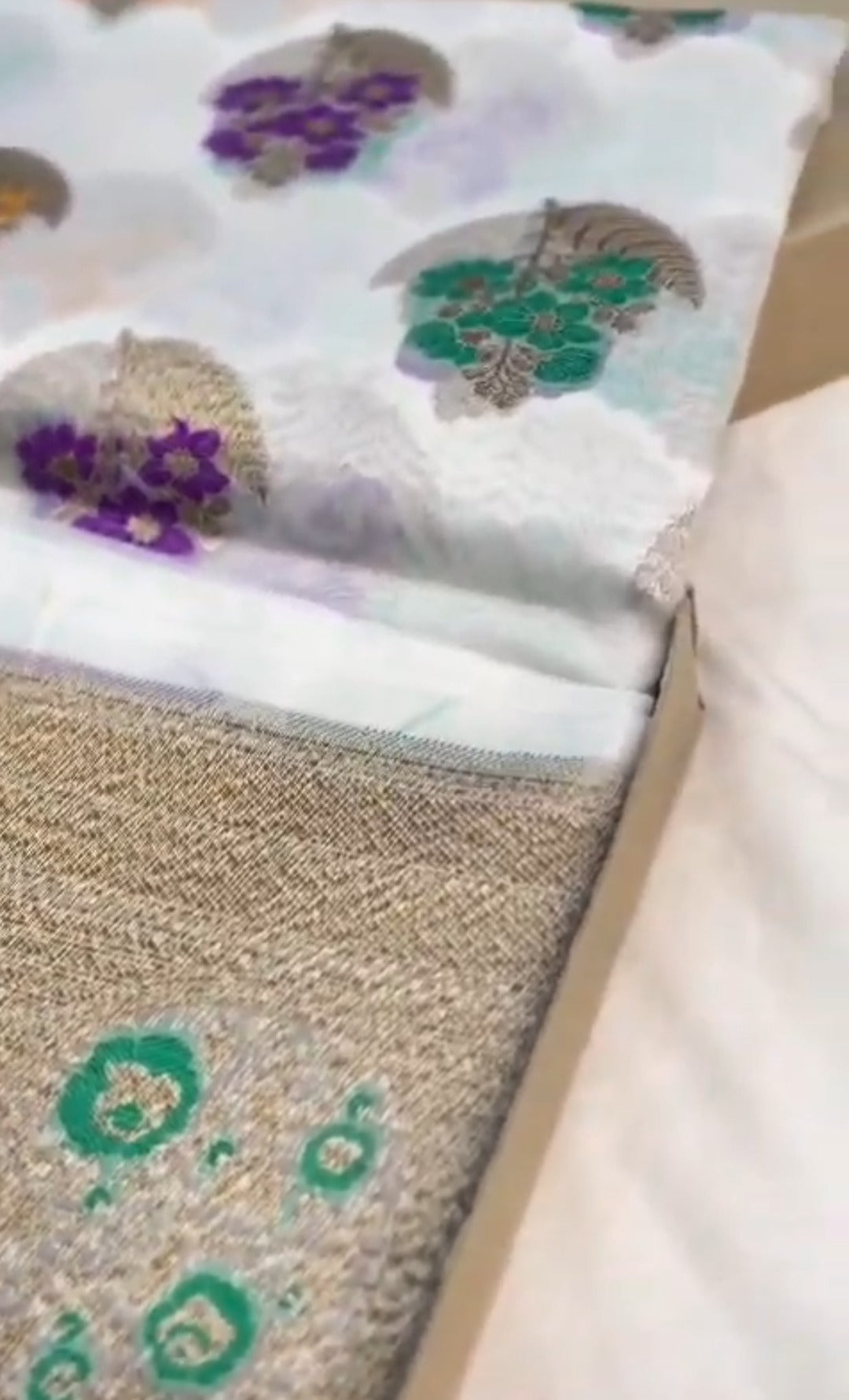 Perlehvid Banarasi Håndvæv Kora Organza Silk Meenakari Saree