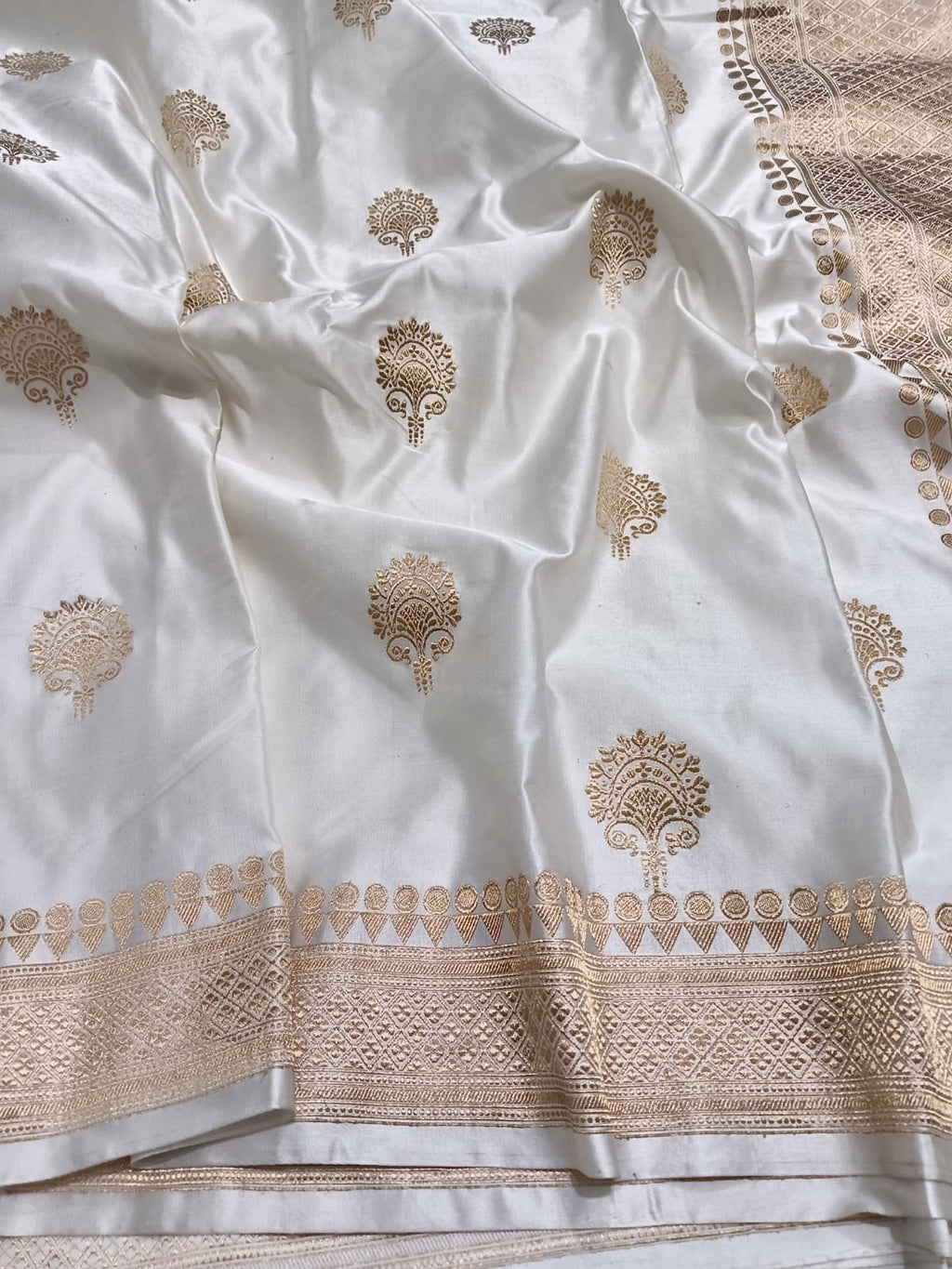 Pearl White Banarasi Handloom Mashru Silk Saree