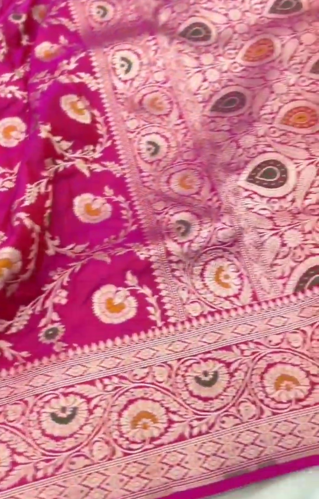 Mørk Pink Banarasi Håndvæv Katan Silk Meenakari Saree