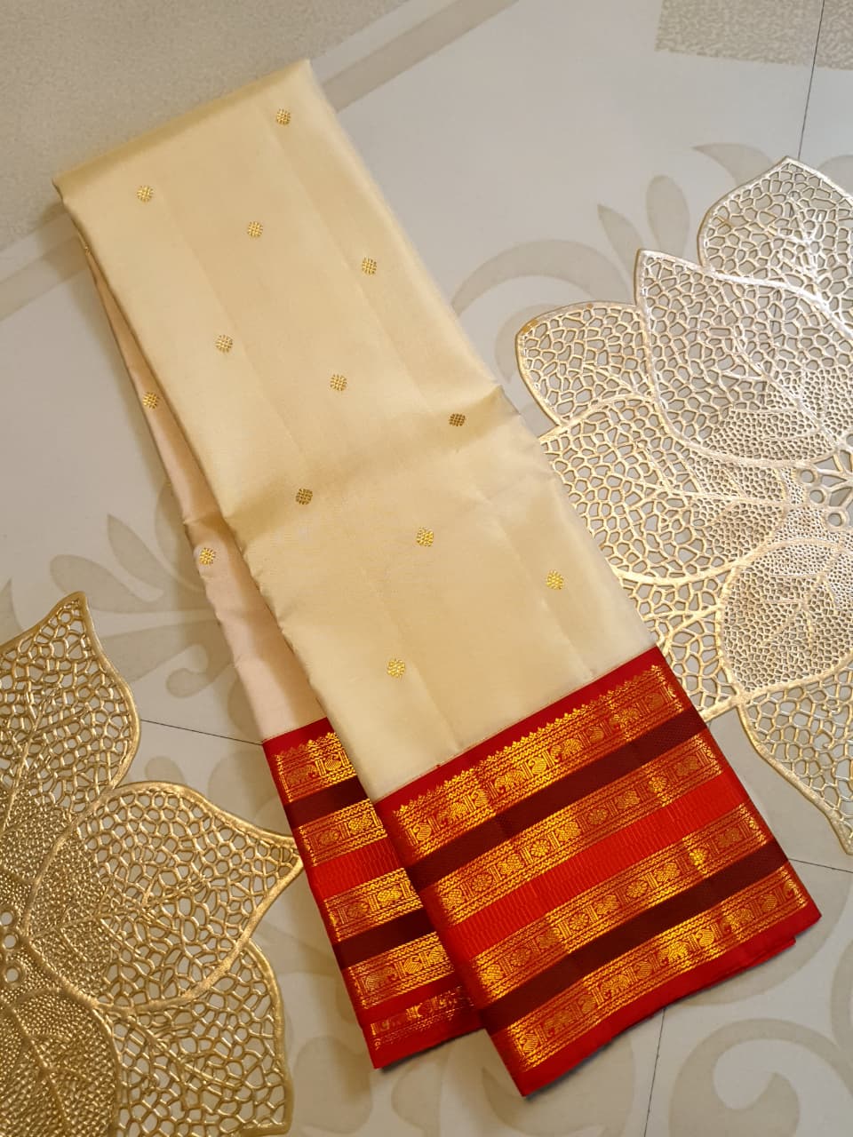 Cream Kanchipuram Handloom 2G Gold Korvai Silk Saree