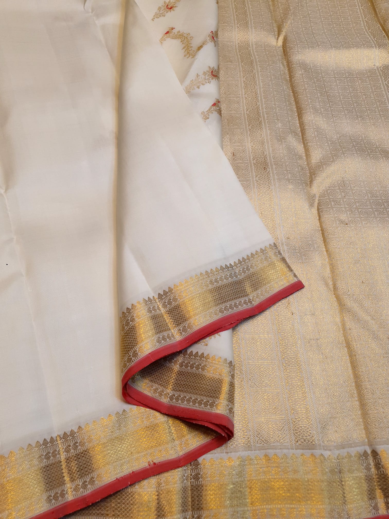 Off White Kanchipuram Handloom 3G Gold Pattu Silk Meenakari Saree