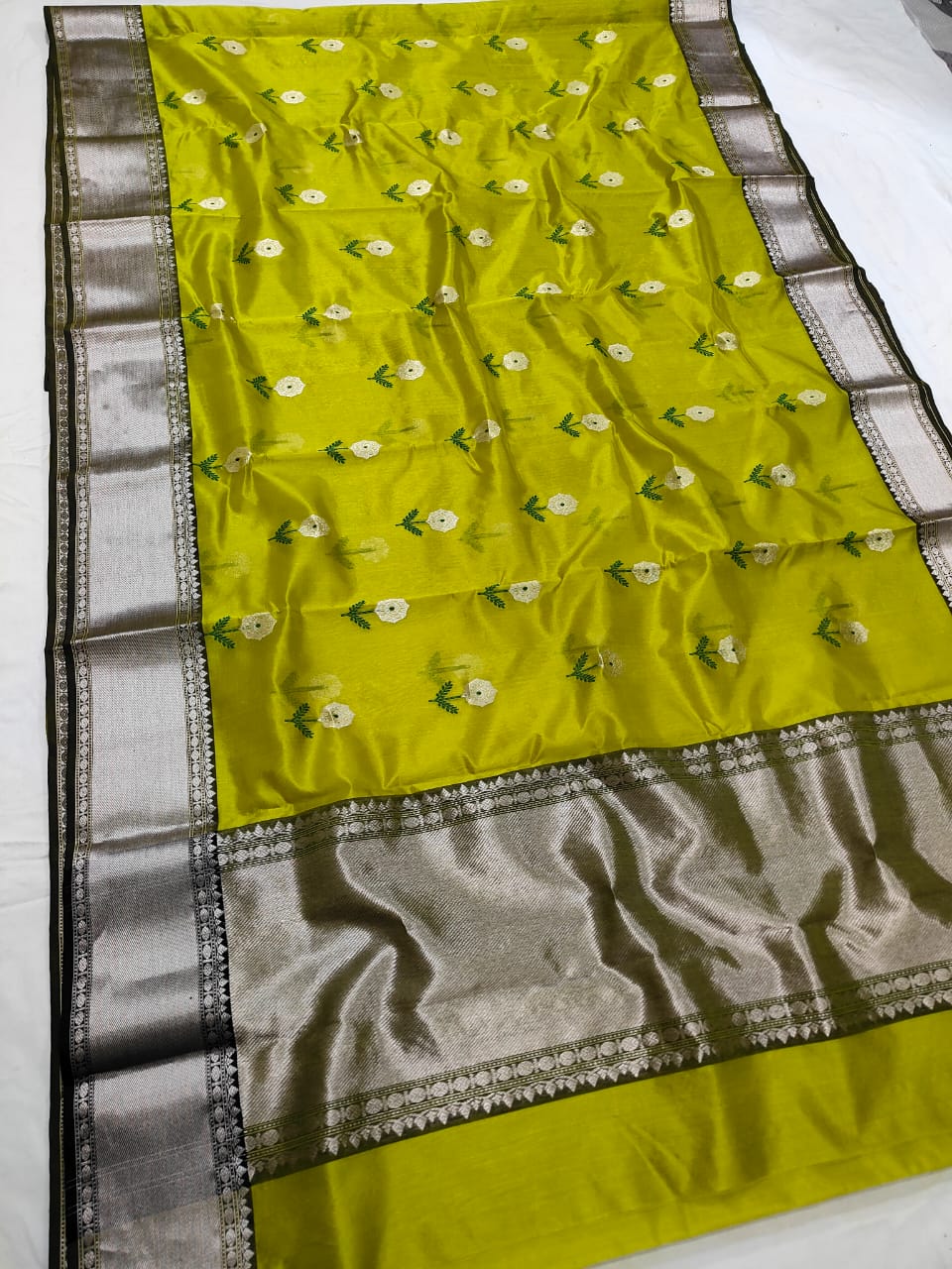 Mehandi Green Chanderi Handloom Pattu Silk Meenakari Nakshi Saree