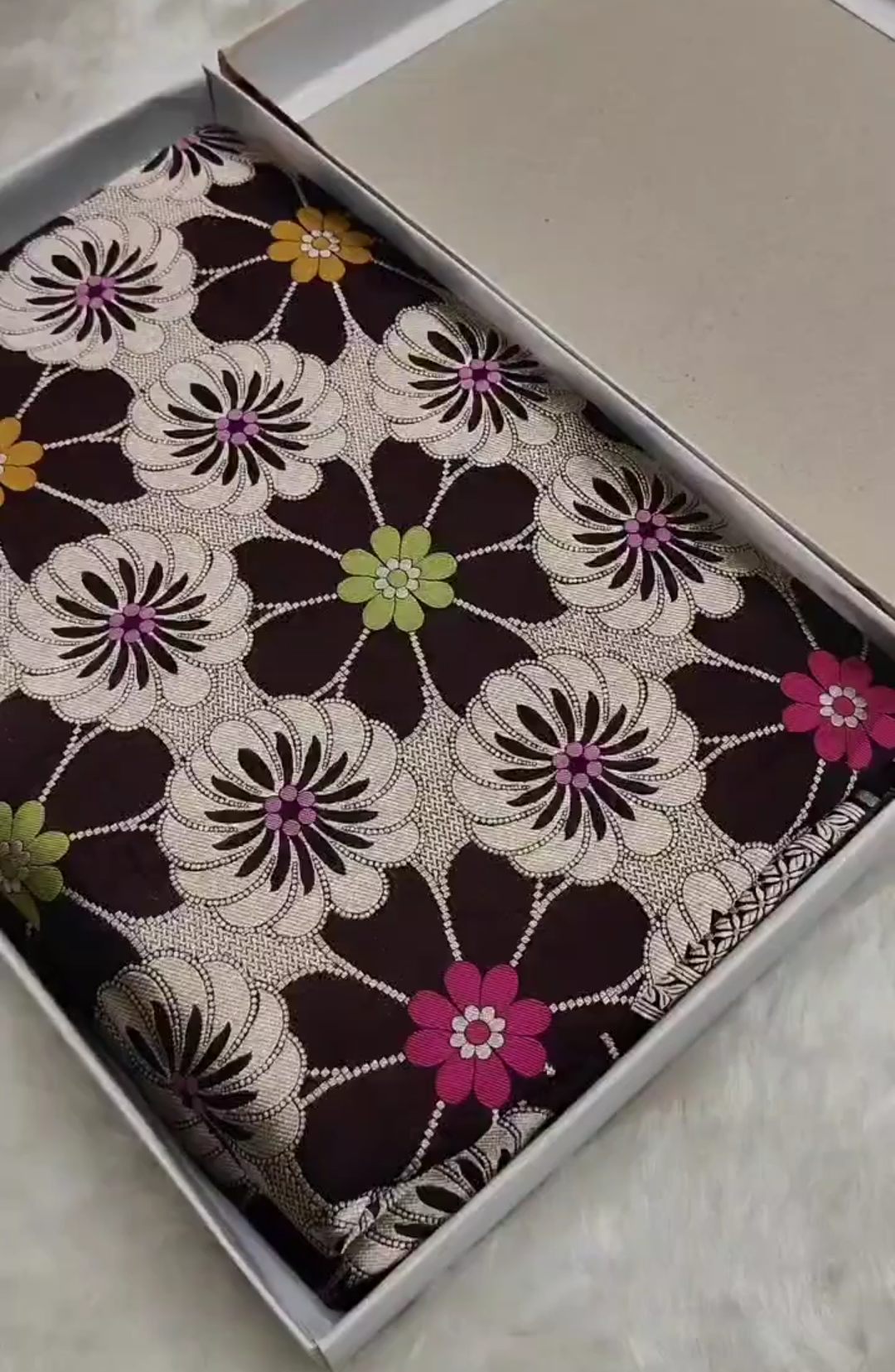 Vin Banarasi Håndvæv Katan Silk Meenakari Saree