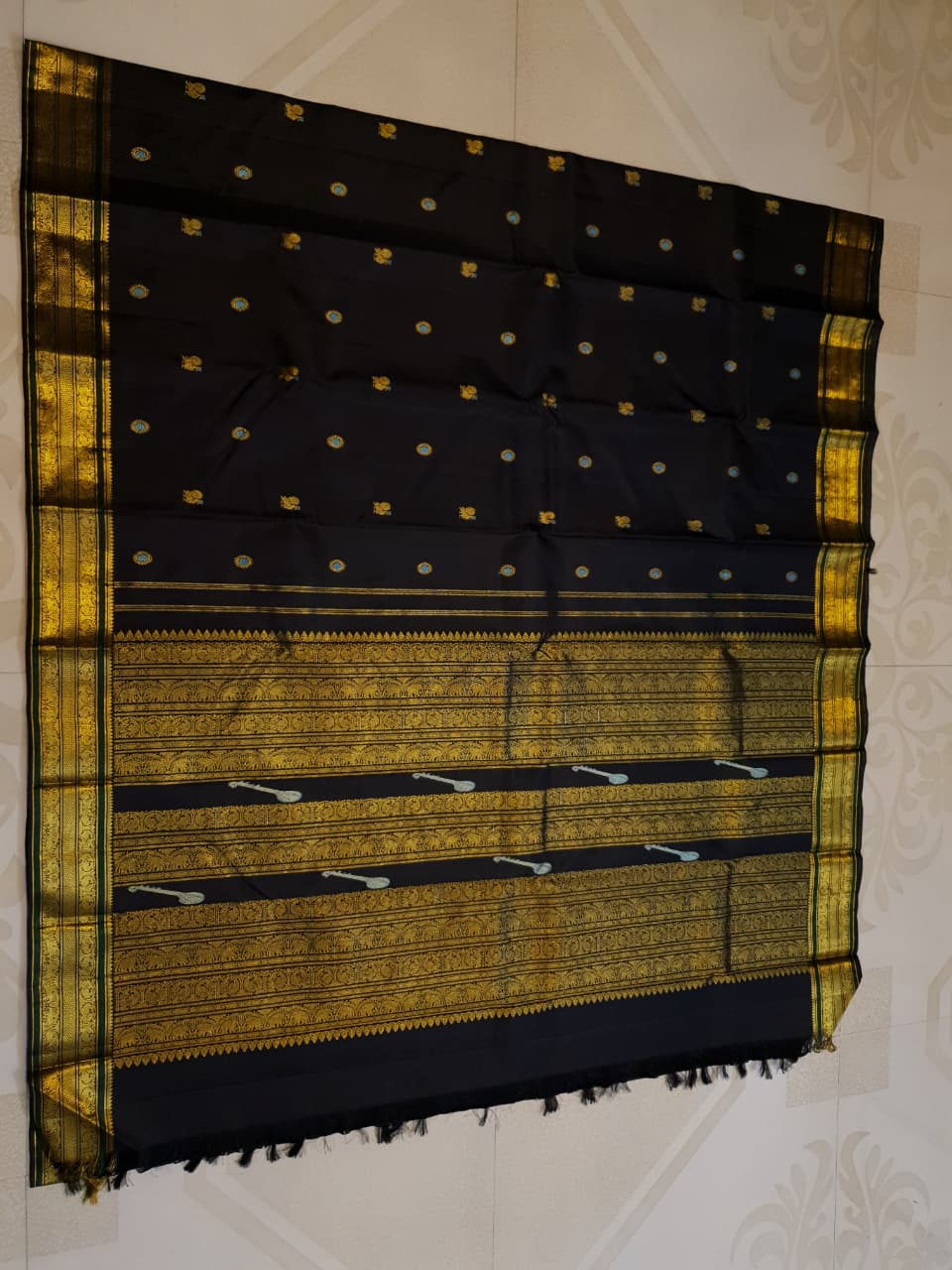 Sort Kanchipuram Handloom 2G Guld Pattu Silk Meenakari Saree