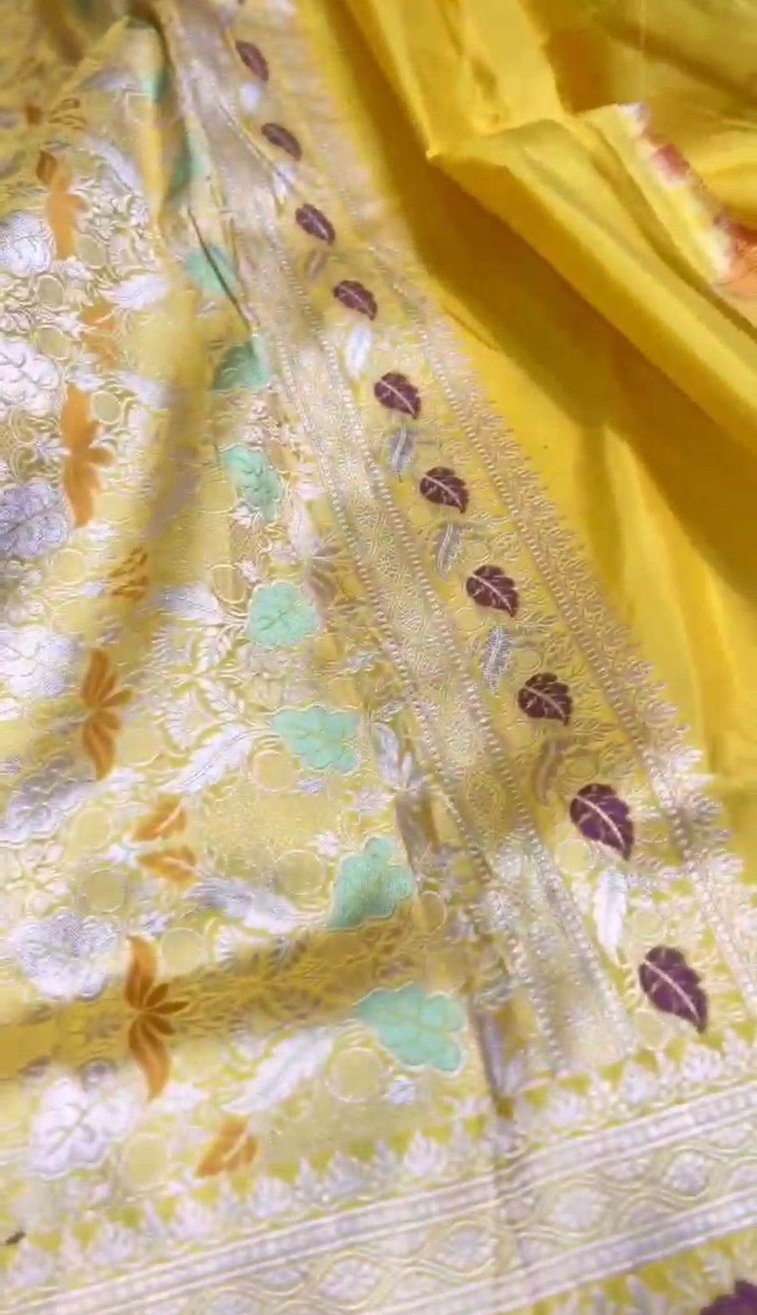 Gurkemeje Gul Banarasi Håndvæv Katan Silk Meenakari Saree