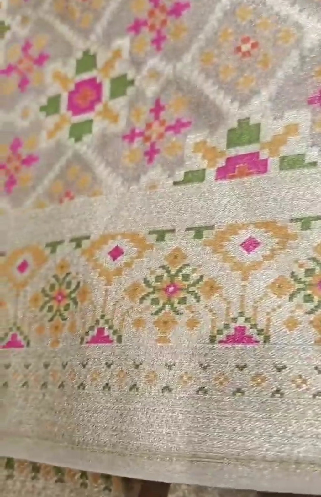 Creme Banarasi Soft Tissue Silke Meenakari Saree