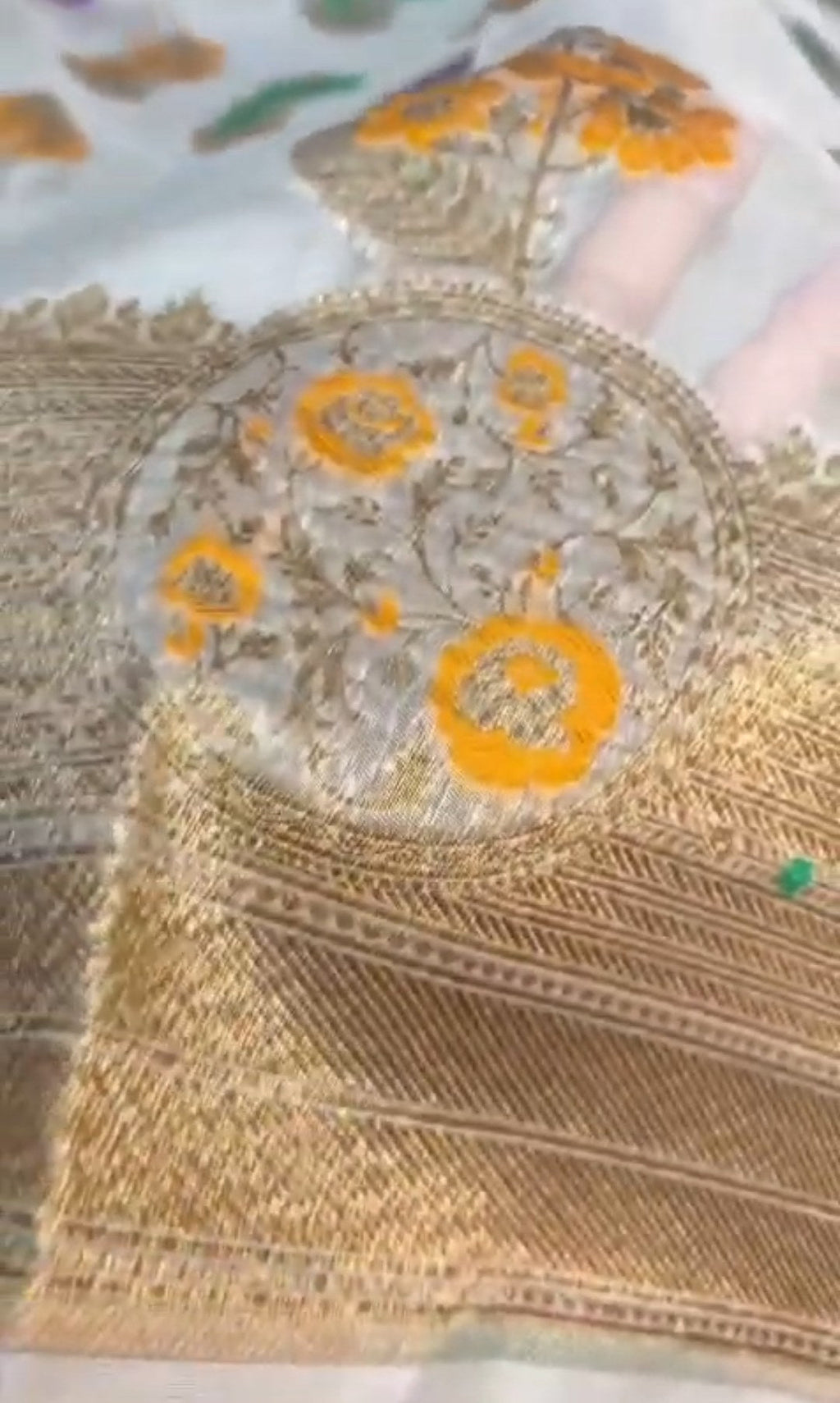 Perlehvid Banarasi Håndvæv Kora Organza Silk Meenakari Saree