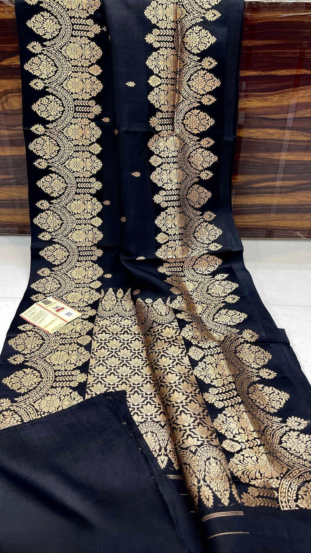 Black Banarasi handloom raw mango silk saree featuring rich mashru borders and intricate Kaduwa weaving.