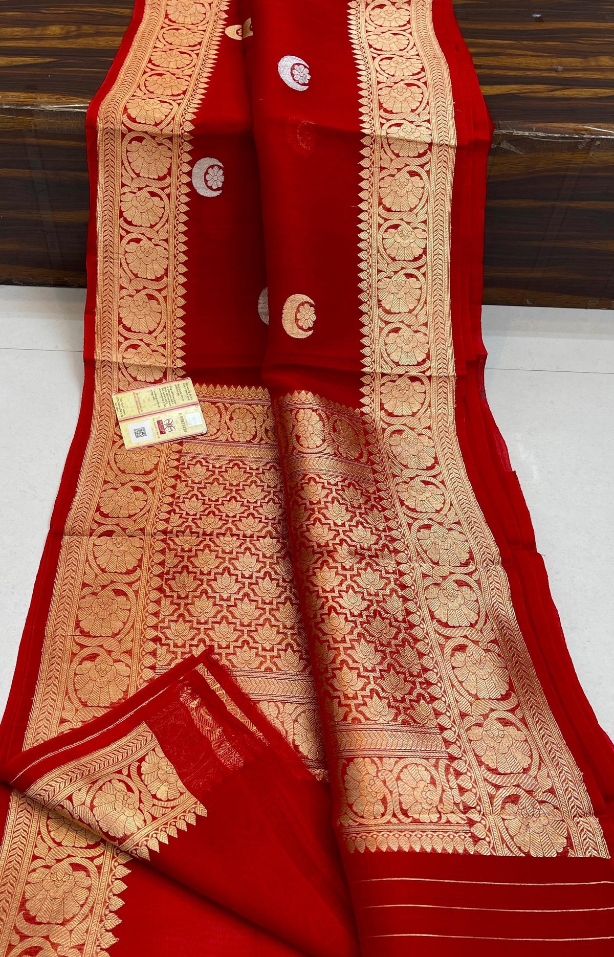 Banarasi Handloom Kora Organza Silk Saree in deep green with intricate zari Kaduwa floral motifs and a rich contrast red brocade border with Silk Mark tag