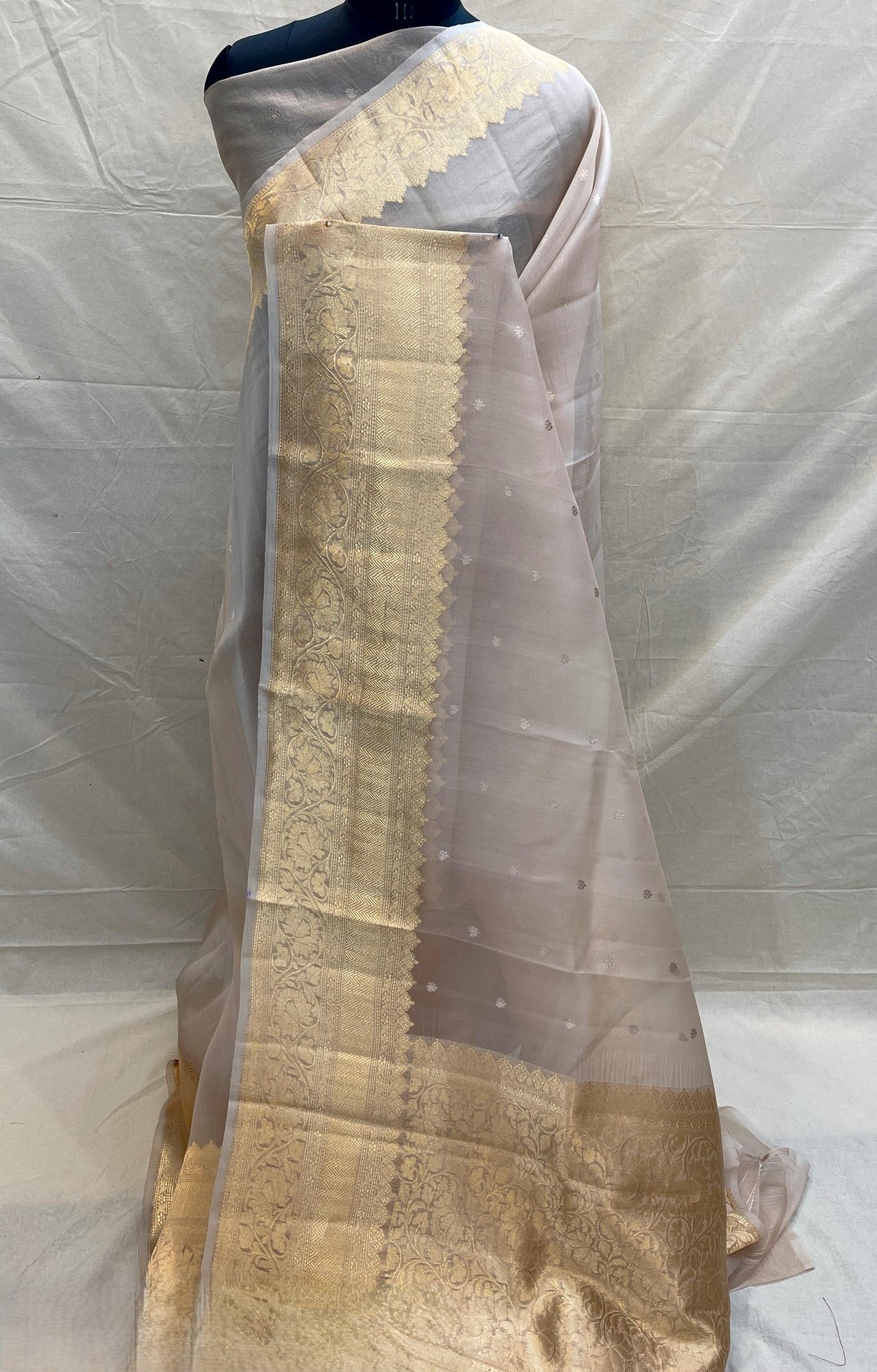 Banarasi Handloom Kora Organza Silk Saree in deep green with intricate zari Kaduwa floral motifs and a rich contrast red brocade border with Silk Mark tag.