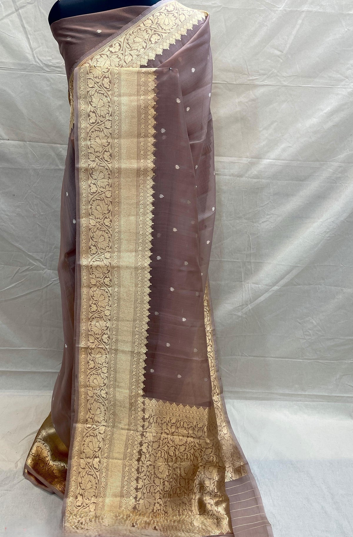 Banarasi Handloom Kora Organza Silk Saree in deep green with intricate zari Kaduwa floral motifs and a rich contrast red brocade border with Silk Mark tag.
