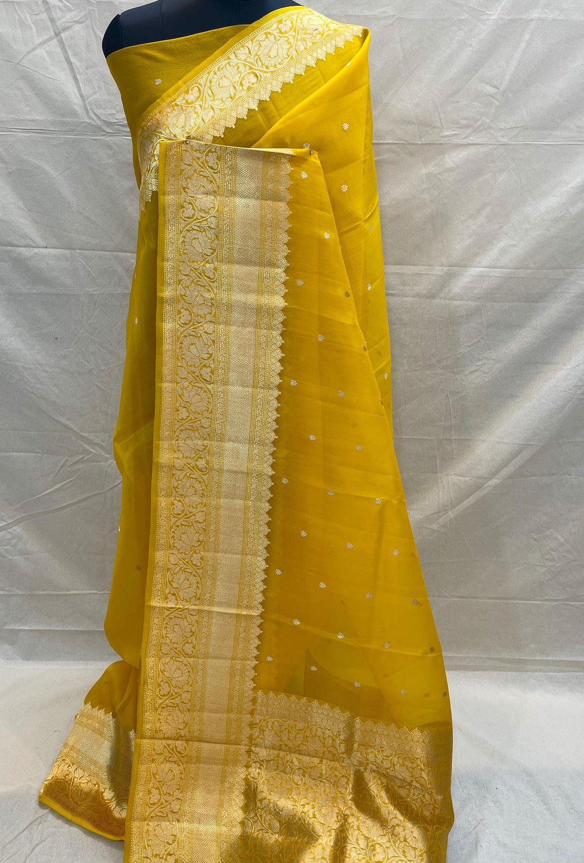 Banarasi Handloom Kora Organza Silk Saree in deep green with intricate zari Kaduwa floral motifs and a rich contrast red brocade border with Silk Mark tag.