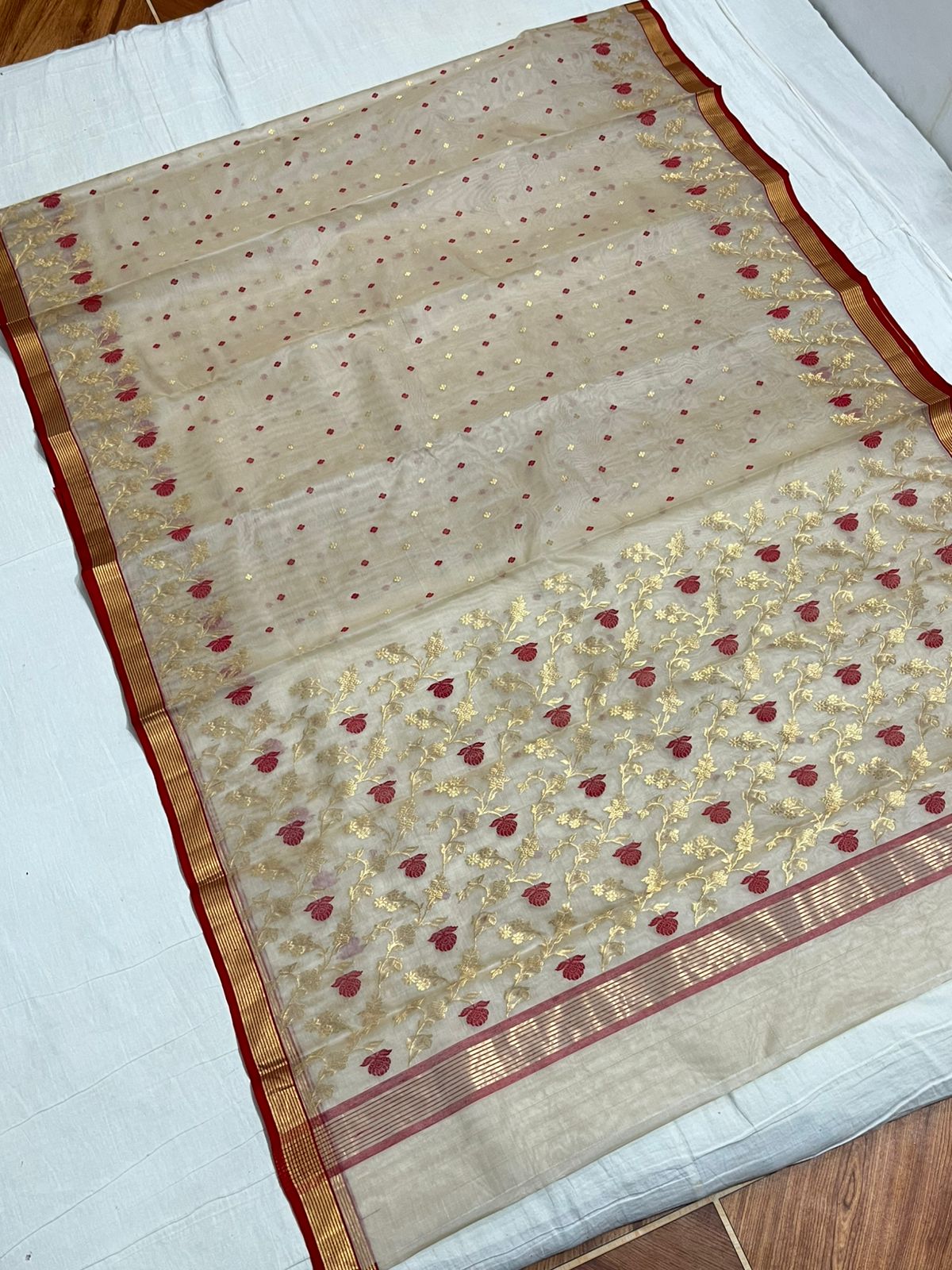 Ivory Chanderi handloom Katan silk saree with intricate red floral meenakari motifs and a gold zari border by Silk Tatva.