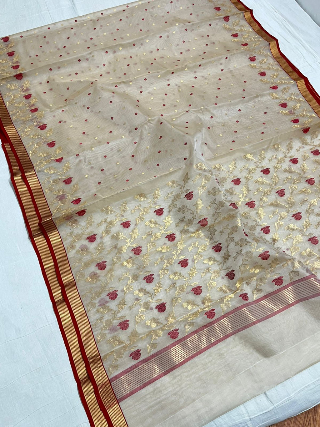 Ivory Chanderi handloom Katan silk saree with intricate red floral meenakari motifs and a gold zari border by Silk Tatva.