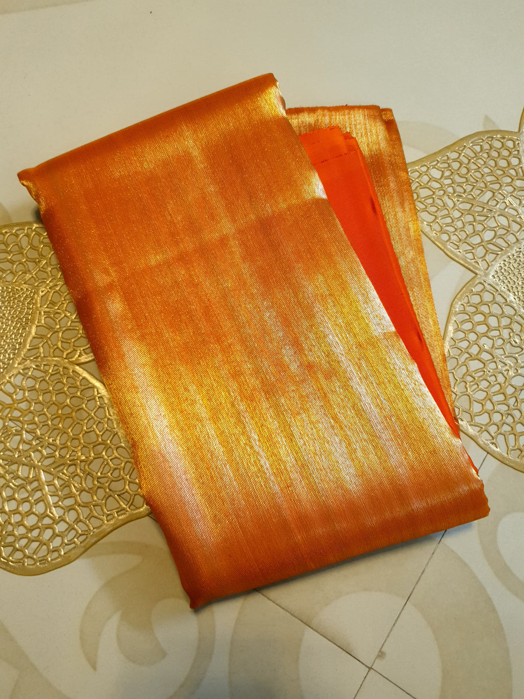 Chilly red Kanchipuram handloom 2G gold temple silk saree with rich gold zari weaving and traditional borders.