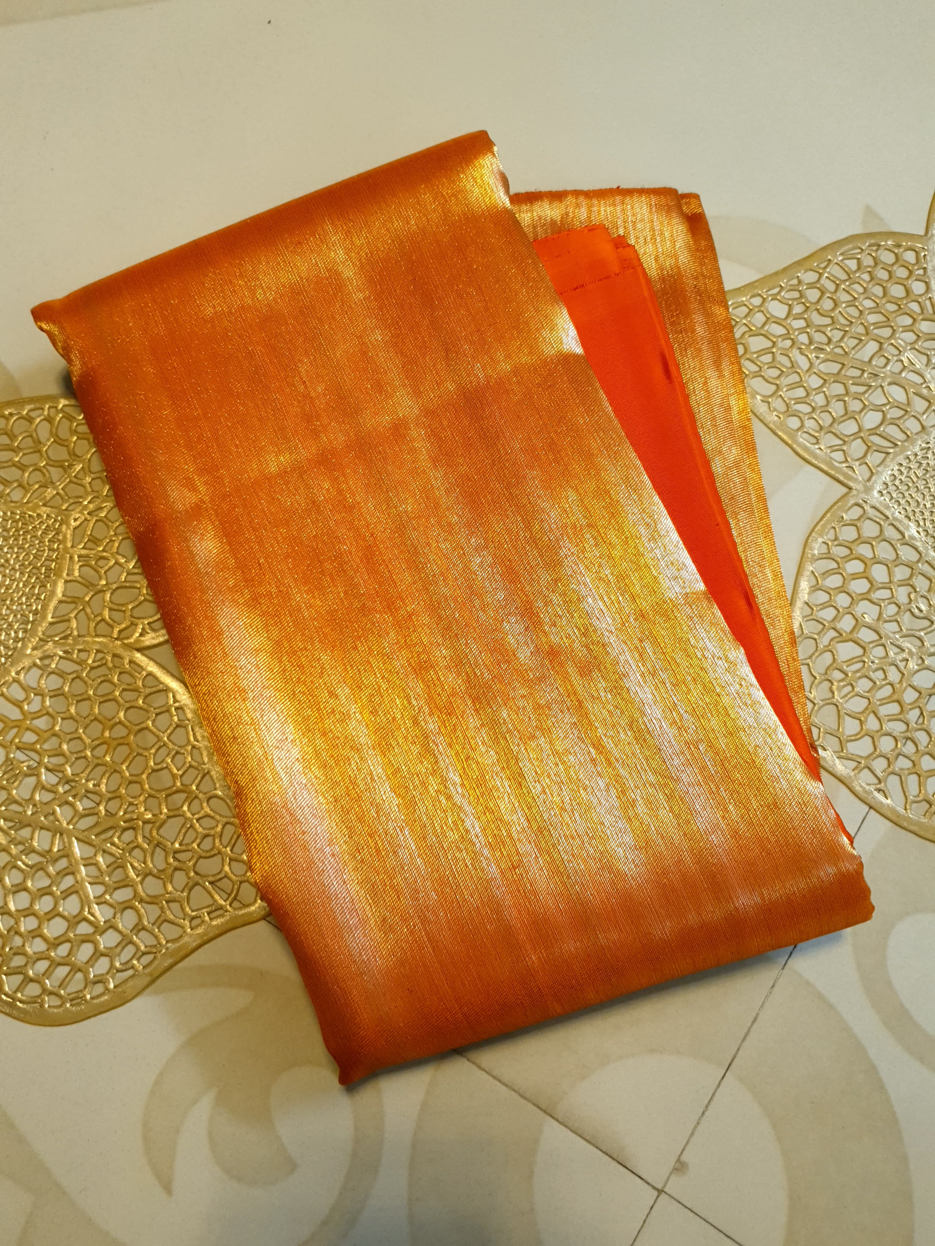 Chilly red Kanchipuram handloom 2G gold temple silk saree with rich gold zari weaving and traditional borders.