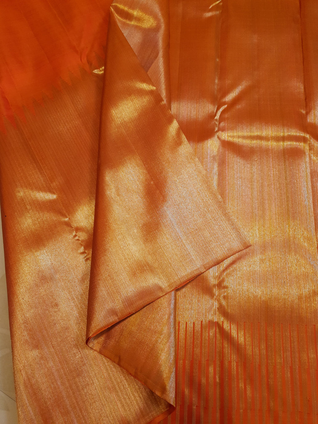 Chilly red Kanchipuram handloom 2G gold temple silk saree with rich gold zari weaving and traditional borders.