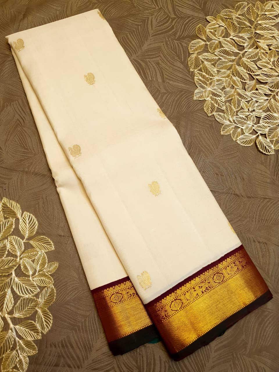 Cream Kanchipuram handloom Korvai Pattu silk saree featuring small 2G gold zari motifs, a rich contrast maroon pallu and border, and Silk Mark certification.