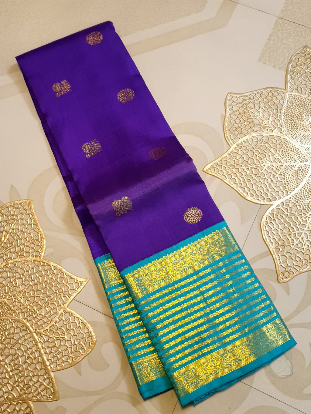 Purple Kanchipuram handloom 2G gold Korvai pattu silk saree showcasing a contrasting teal blue border with gold zari stripes.