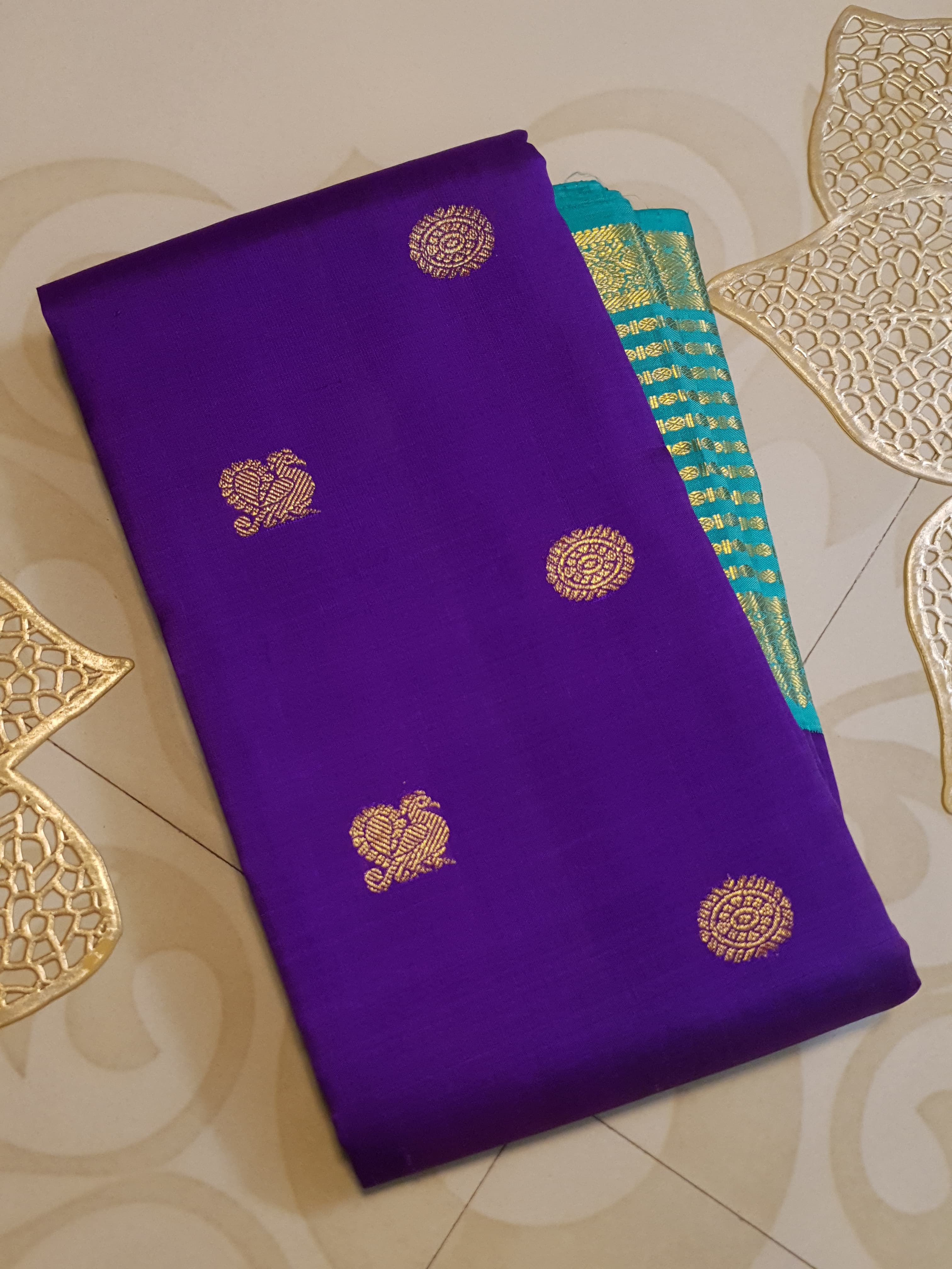 Purple Kanchipuram handloom 2G gold Korvai pattu silk saree showcasing a contrasting teal blue border with gold zari stripes.
