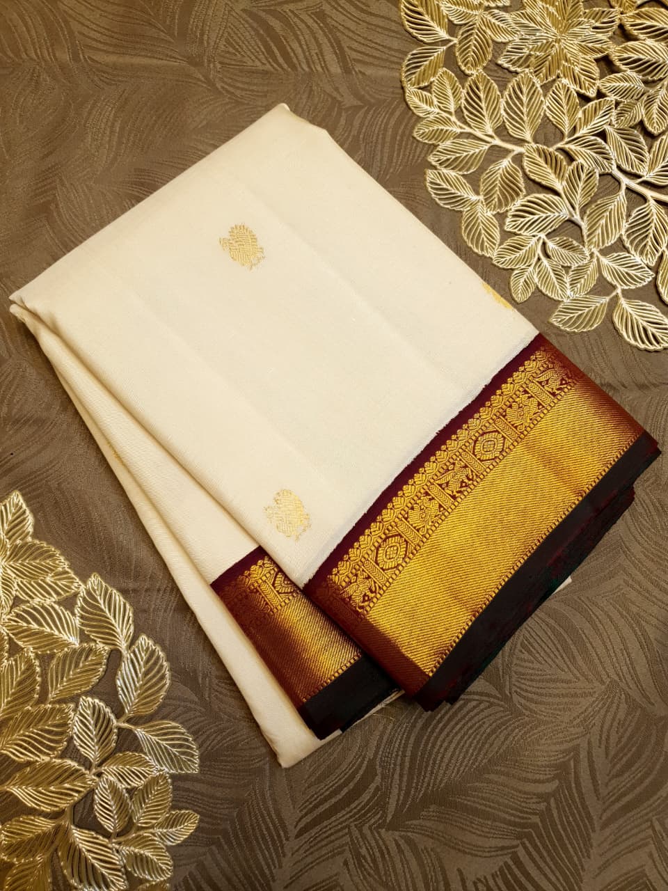 Cream Kanchipuram handloom Korvai Pattu silk saree featuring small 2G gold zari motifs, a rich contrast maroon pallu and border, and Silk Mark certification.