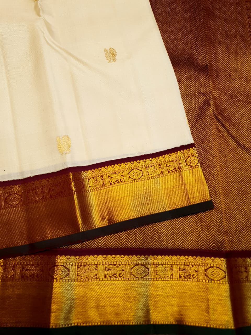 Cream Kanchipuram handloom Korvai Pattu silk saree featuring small 2G gold zari motifs, a rich contrast maroon pallu and border, and Silk Mark certification.