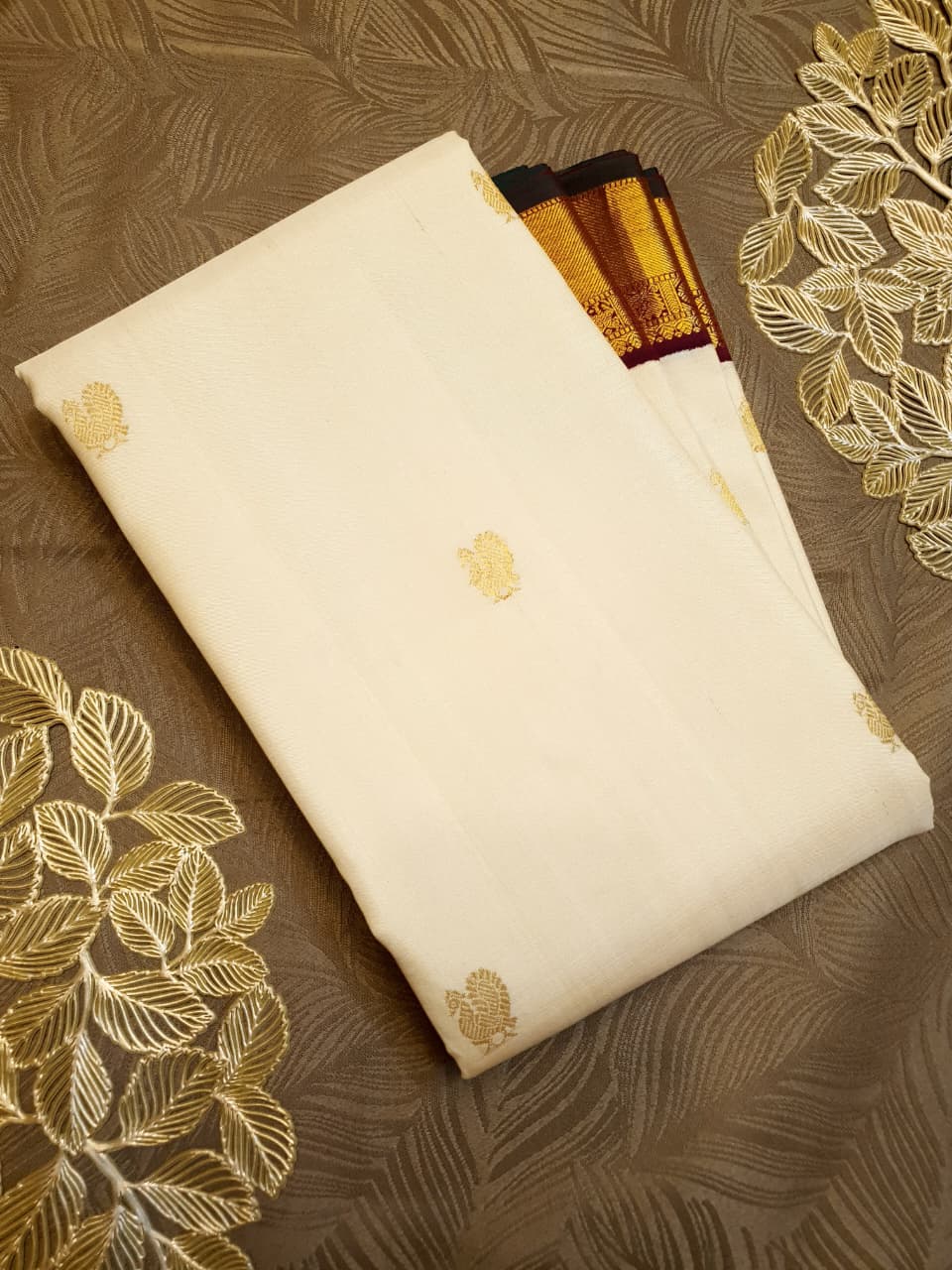 Cream Kanchipuram handloom Korvai Pattu silk saree featuring small 2G gold zari motifs, a rich contrast maroon pallu and border, and Silk Mark certification.