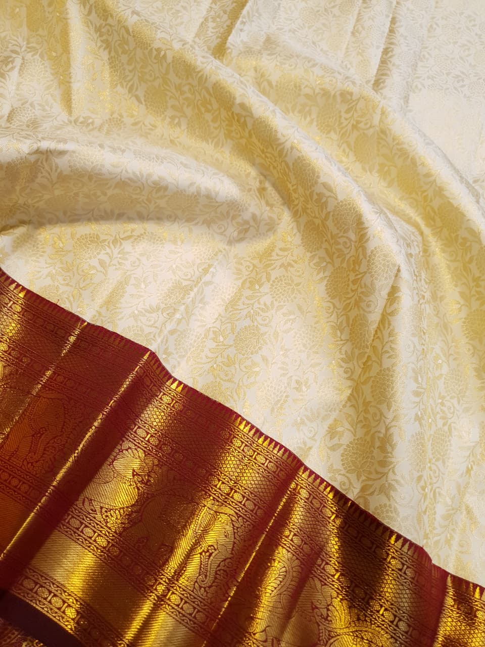 Off White Kanchipuram Handloom 2G Gold Pattu Silk Bridal Saree with rich red and gold zari borders