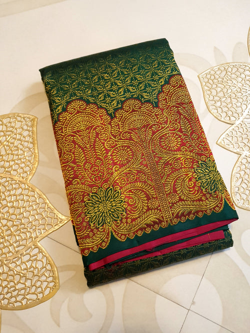 Bottle Green Kanchipuram handloom pattu silk saree featuring intricate 2G gold weave, a rich contrasting Red pallu, matching Red borders, and a certified silk mark weave.