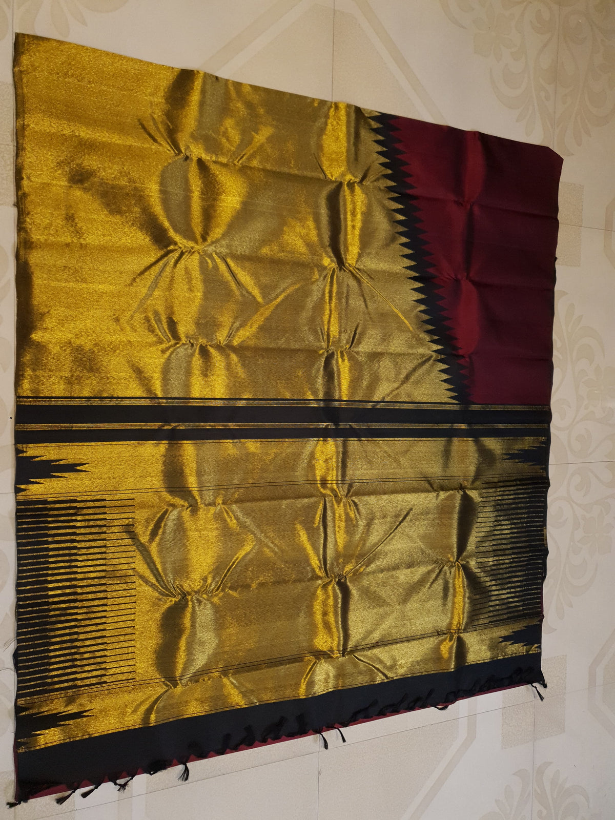 Maroon Kanchipuram Handloom 2G Gold Temple Silk Saree, a stunning embodiment of South Indian weaving traditions